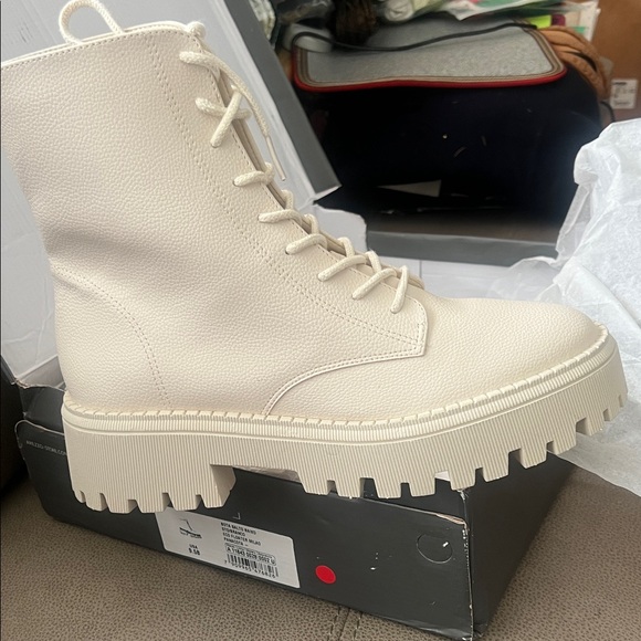 Arezzo  Maya Lace-Up Lug Boots 
Size 9.5 NEW! - Picture 5 of 17